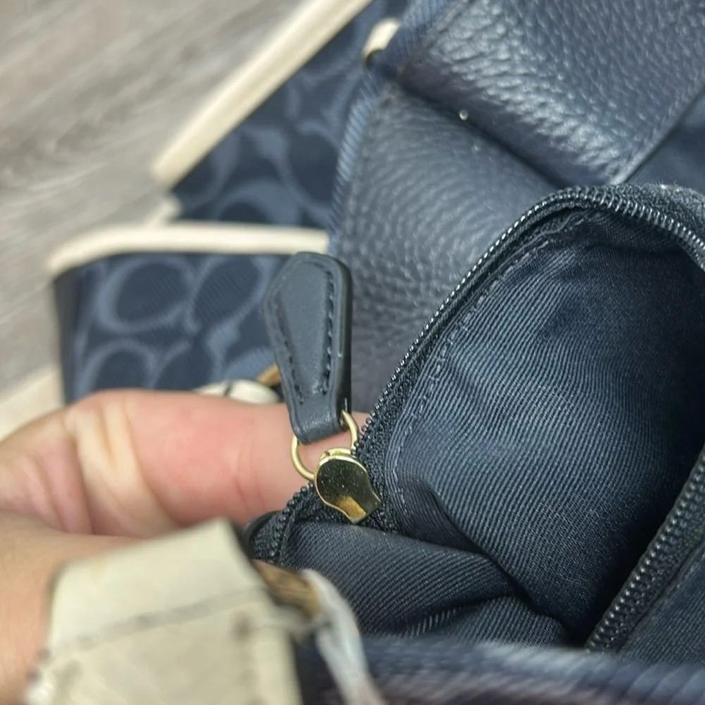 COACH C2823 TALL DEMPSEY CARRYALL SIGNATURE C WITH COACH PATCH & WRISTLET! - Picture 7 of 16